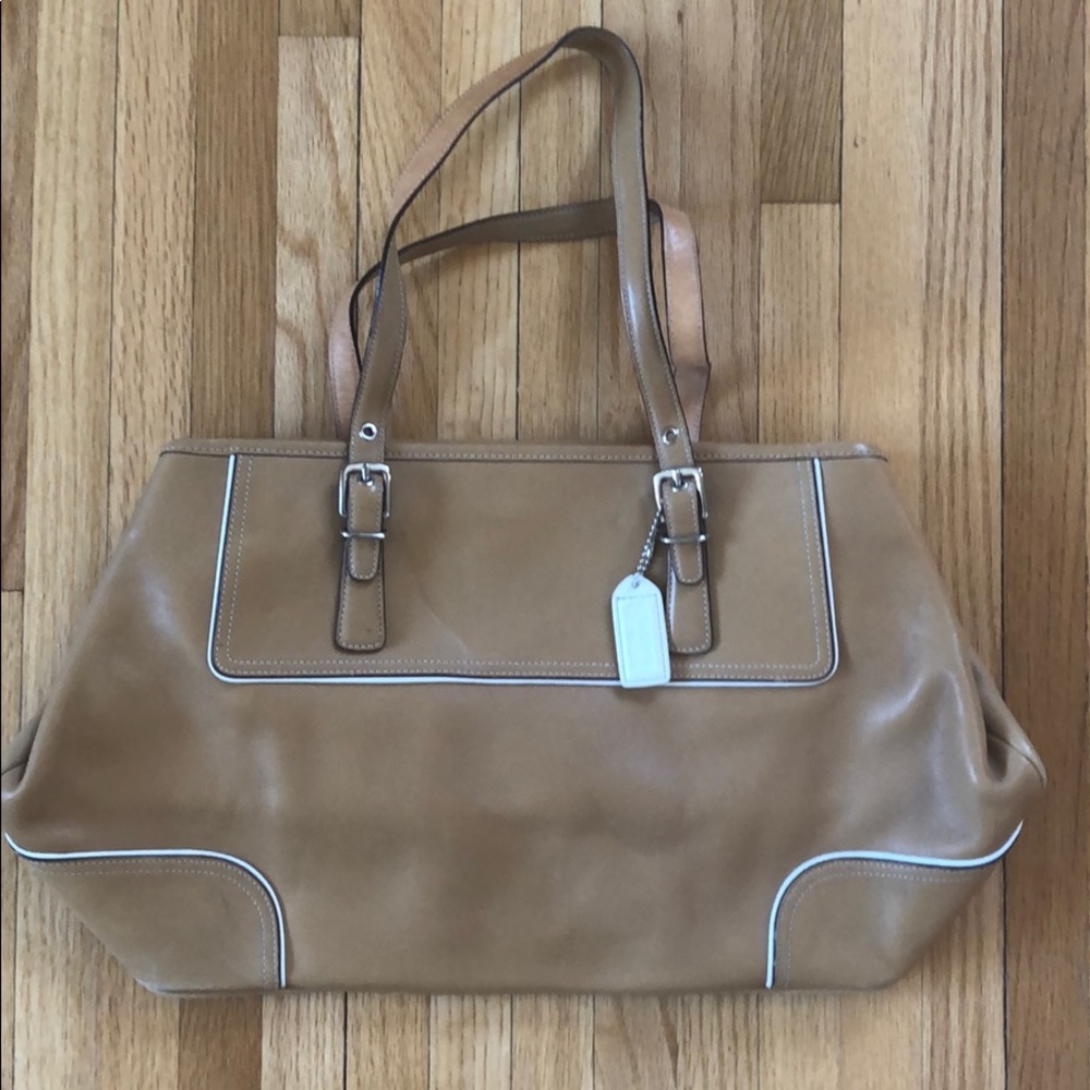 Classic Coach bag in tan